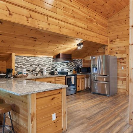 Hot Tub Fire Pit Game Room Theater Easy Access Sleeps 12 - Black Bear Lodge Pigeon Forge Exteriör bild