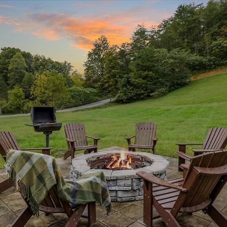 Hot Tub Fire Pit Game Room Theater Easy Access Sleeps 12 - Black Bear Lodge Pigeon Forge Exteriör bild