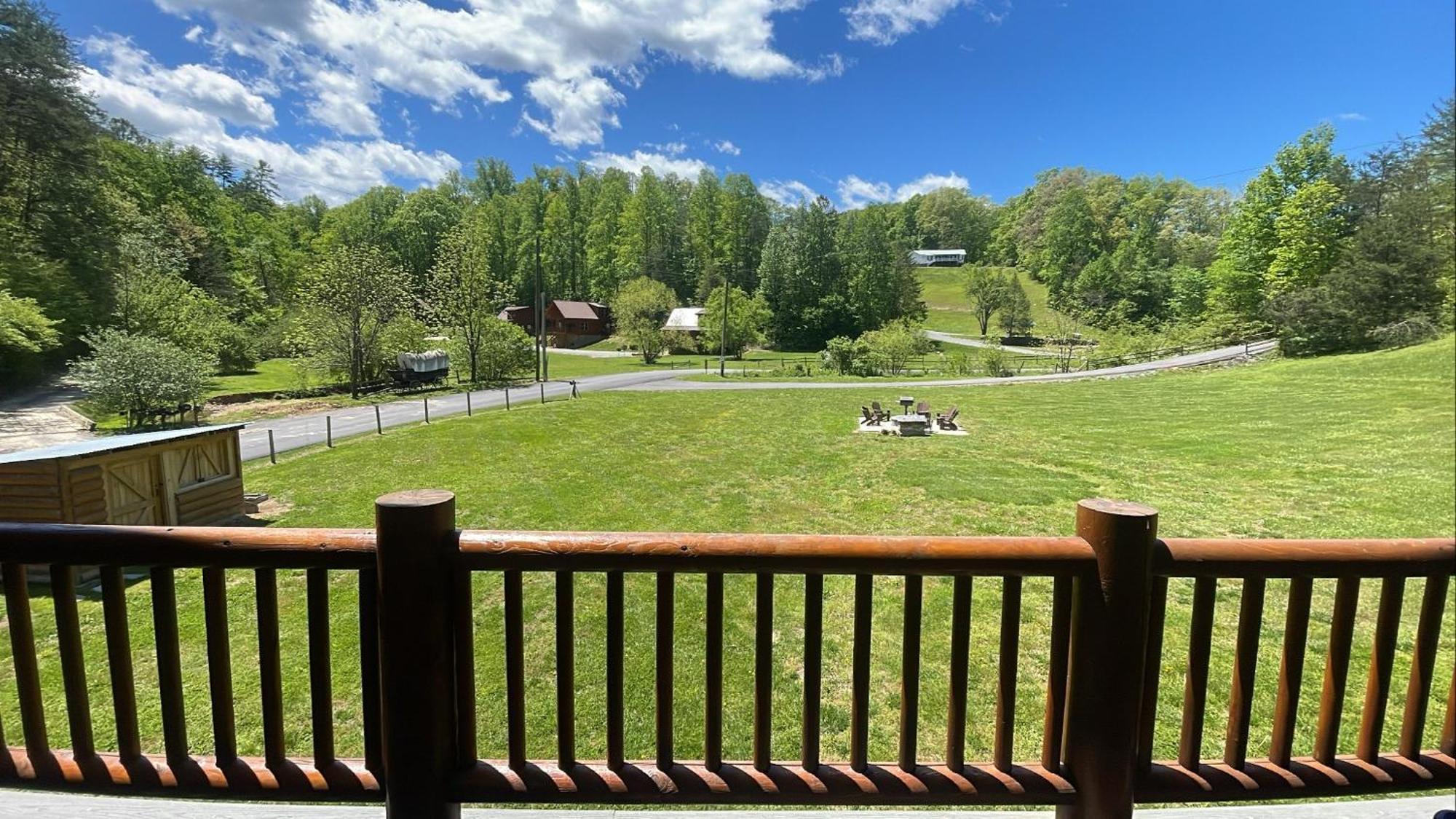 Hot Tub Fire Pit Game Room Theater Easy Access Sleeps 12 - Black Bear Lodge Pigeon Forge Exteriör bild
