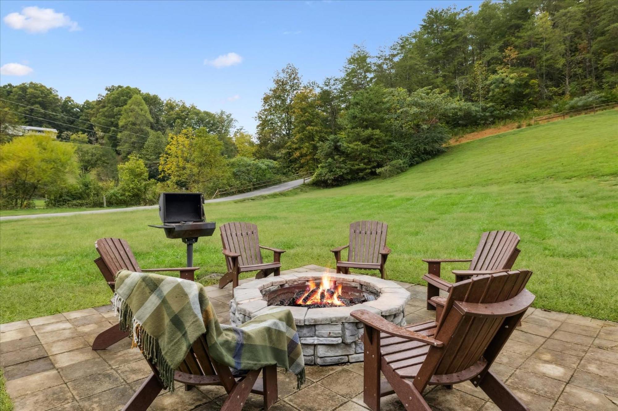 Hot Tub Fire Pit Game Room Theater Easy Access Sleeps 12 - Black Bear Lodge Pigeon Forge Exteriör bild