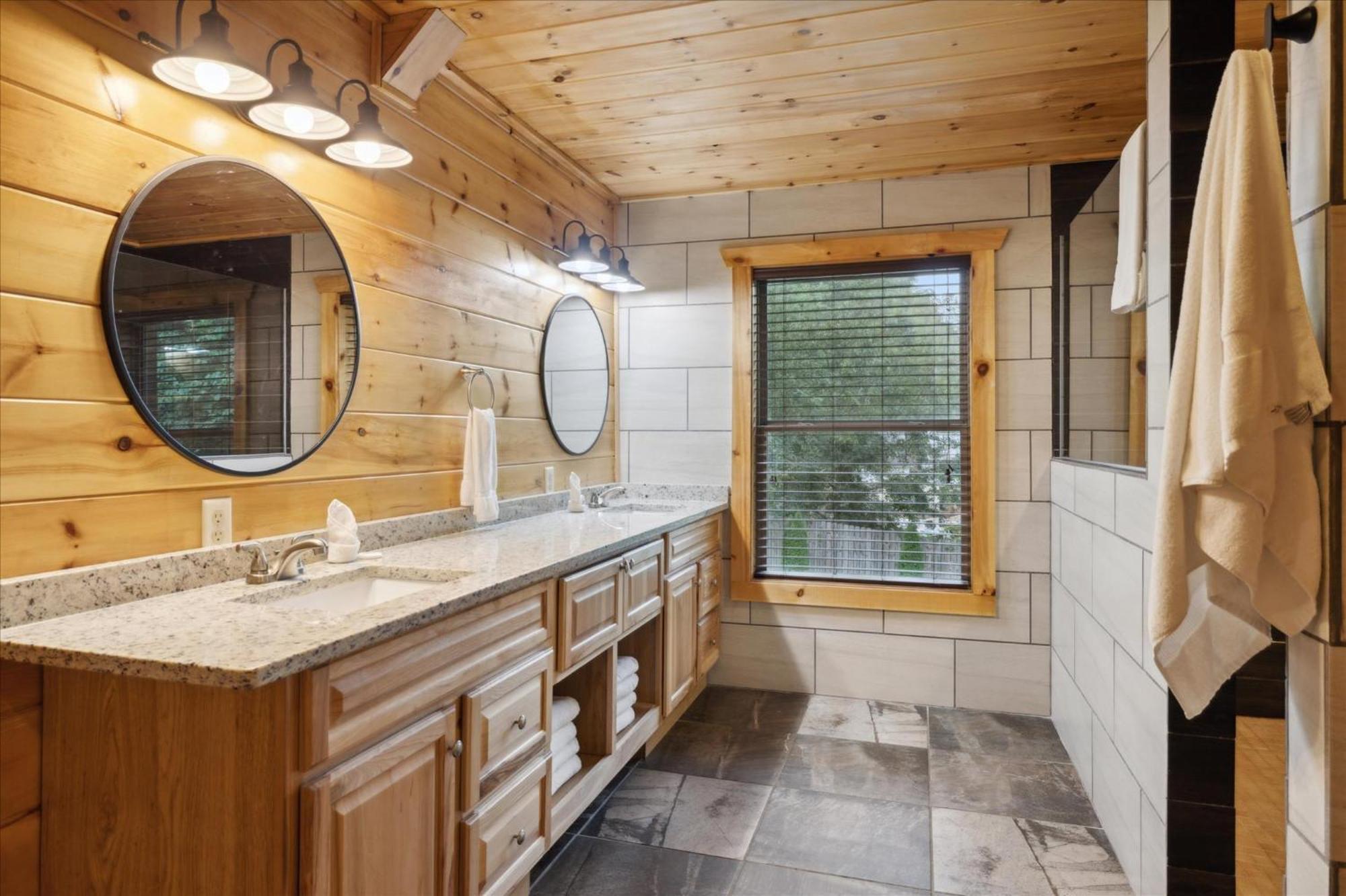 Hot Tub Fire Pit Game Room Theater Easy Access Sleeps 12 - Black Bear Lodge Pigeon Forge Exteriör bild